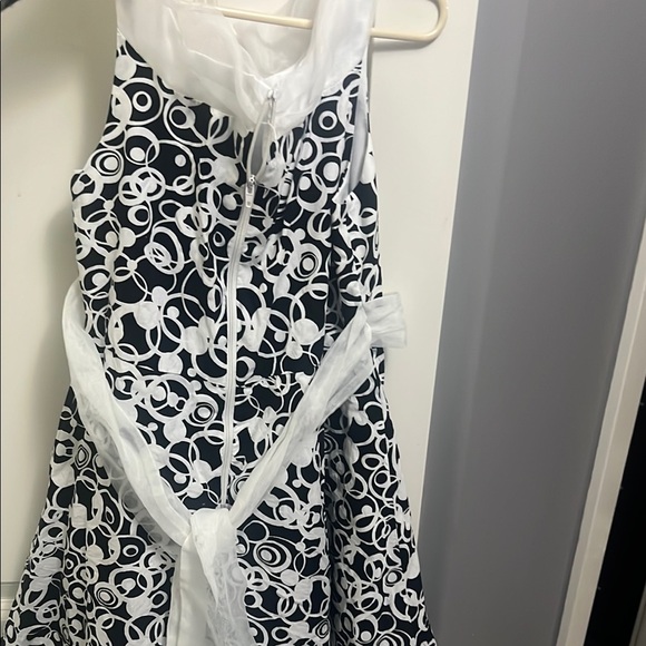 Chic Black and White Kids Dress - Picture 2 of 3
